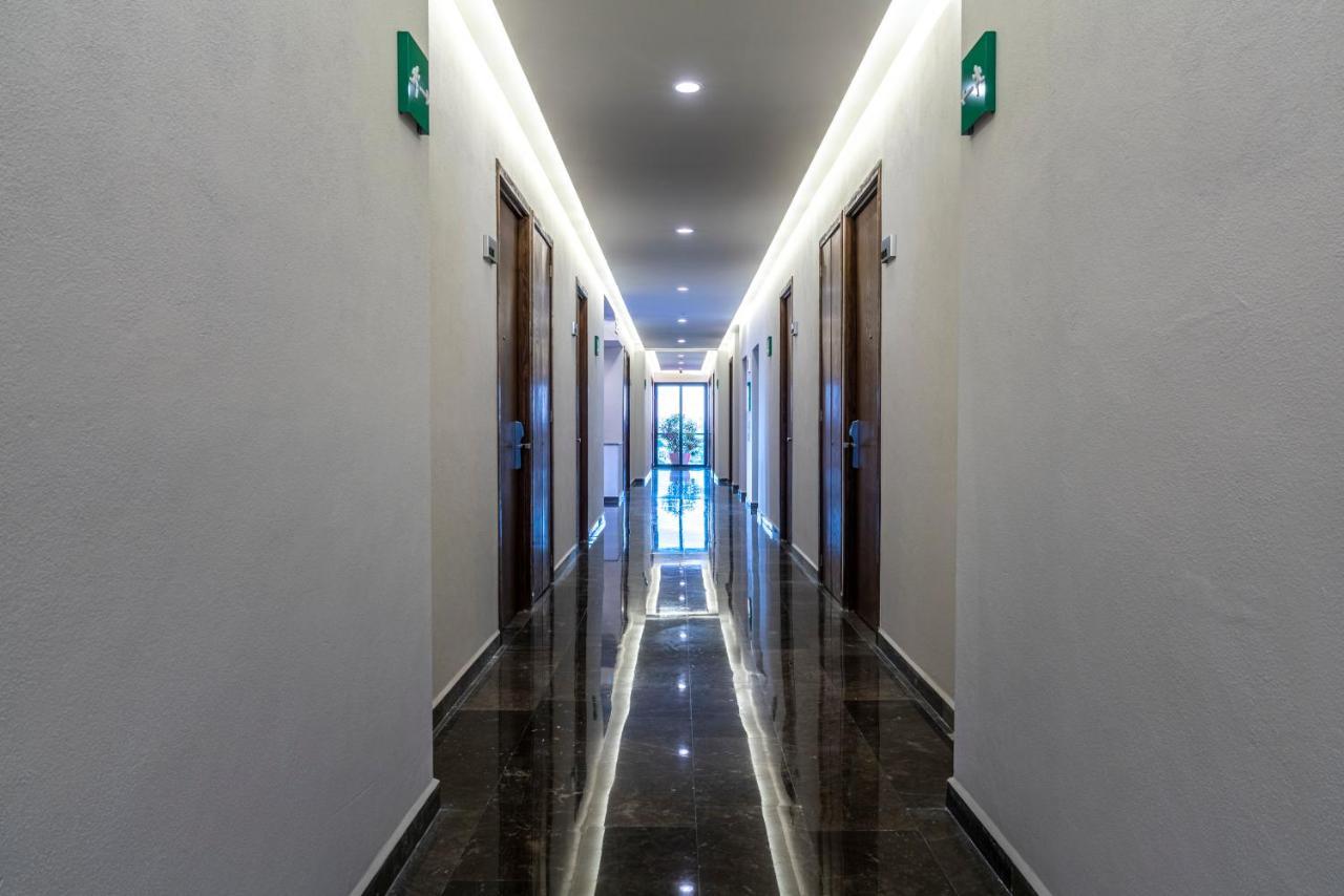 Отель Gumont Guadalajara Lopez Mateos - Minerva Экстерьер фото
